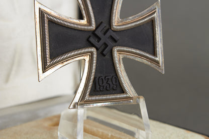 Iron Cross "Eisernes Kreuz" 1. Class in Box. Original.