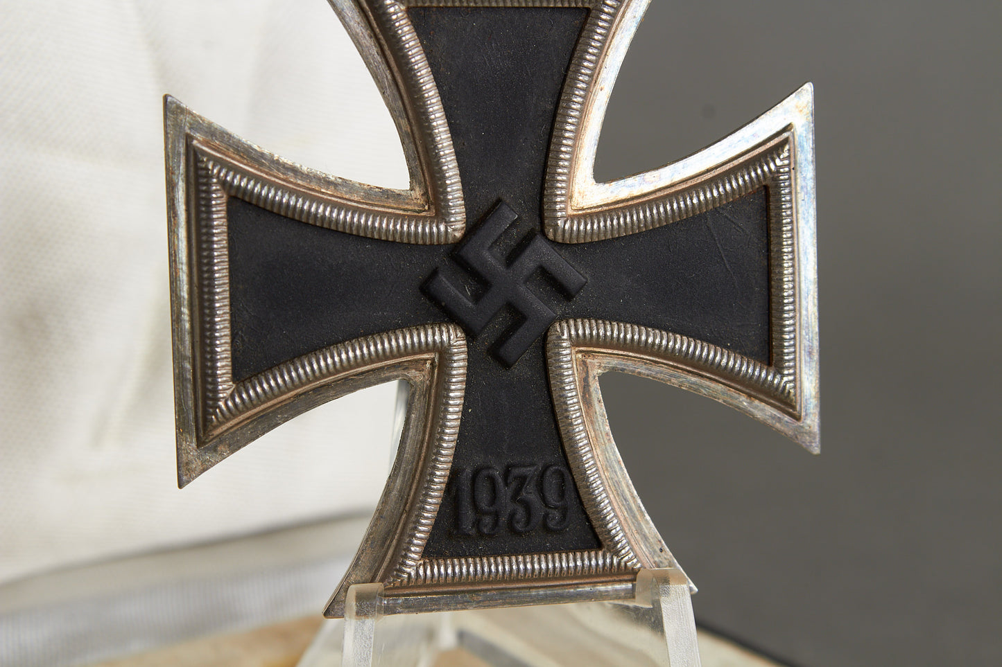 Iron Cross "Eisernes Kreuz" 1. Class in Box. Original.
