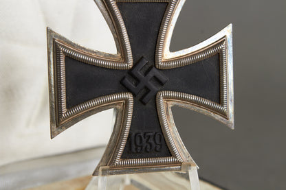 Iron Cross "Eisernes Kreuz" 1. Class in Box. Original.