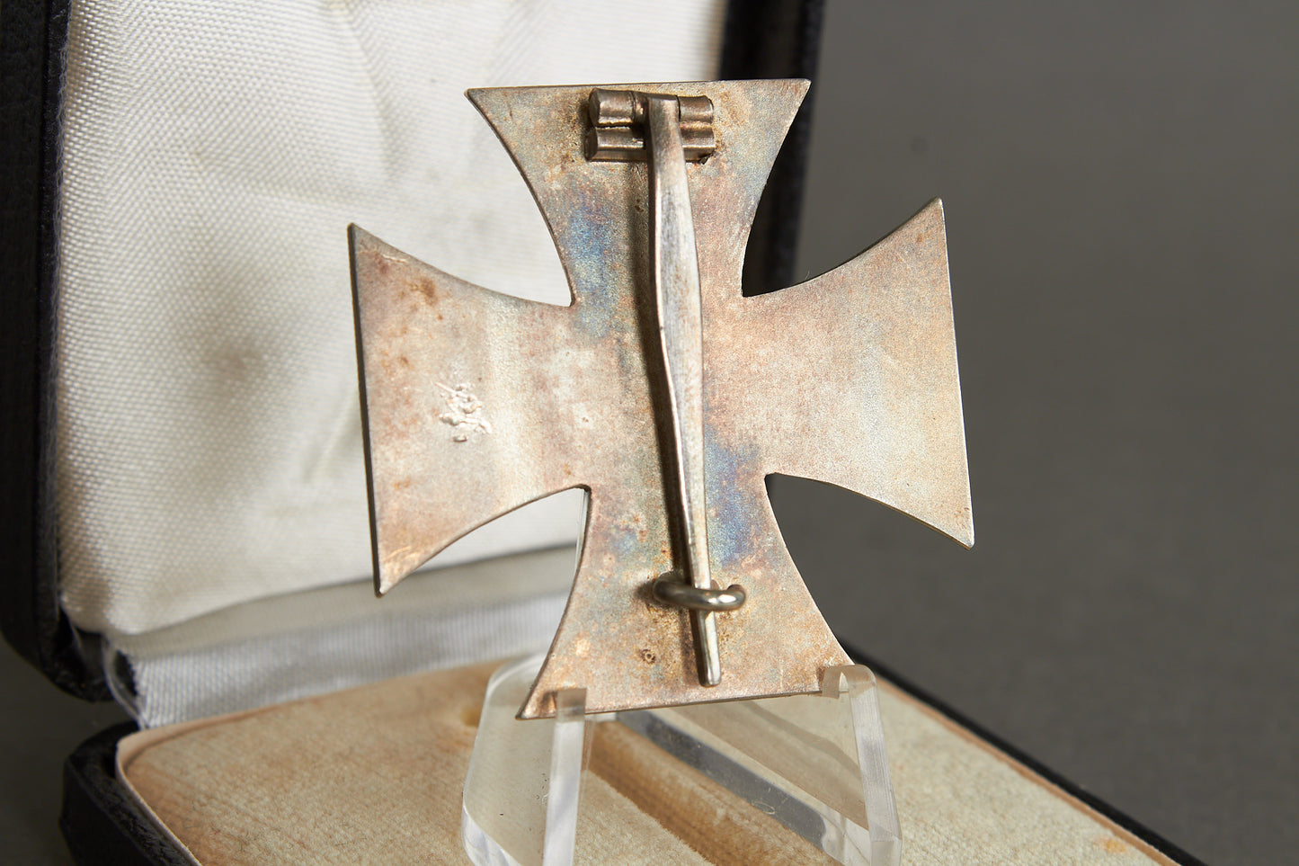Iron Cross "Eisernes Kreuz" 1. Class in Box. Original.