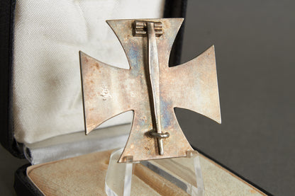 Iron Cross "Eisernes Kreuz" 1. Class in Box. Original.