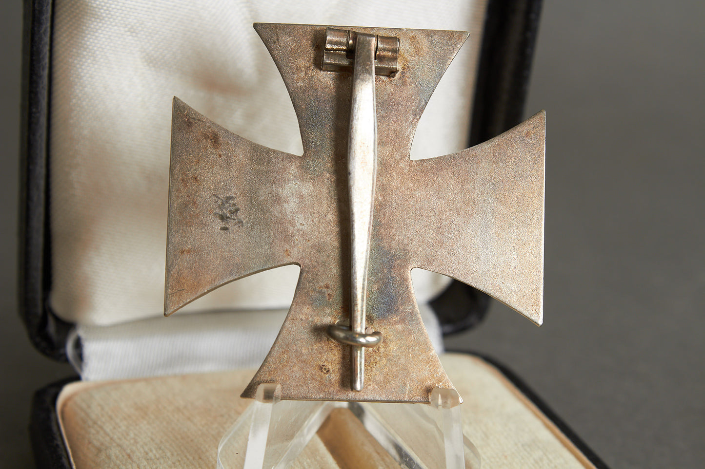 Iron Cross "Eisernes Kreuz" 1. Class in Box. Original.