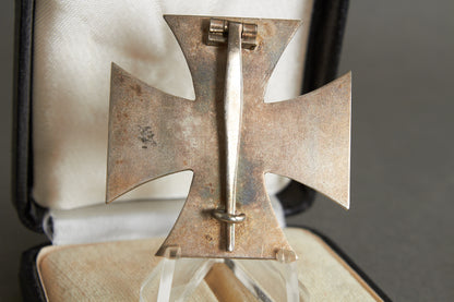 Iron Cross "Eisernes Kreuz" 1. Class in Box. Original.