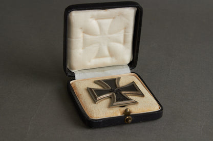 Iron Cross "Eisernes Kreuz" 1. Class in Box. Original.