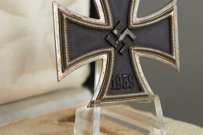 Iron Cross "Eisernes Kreuz" 1. Class in Box. Original.