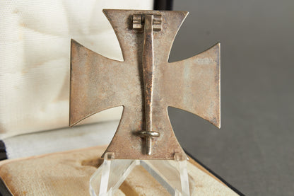 Iron Cross "Eisernes Kreuz" 1. Class in Box. Original.