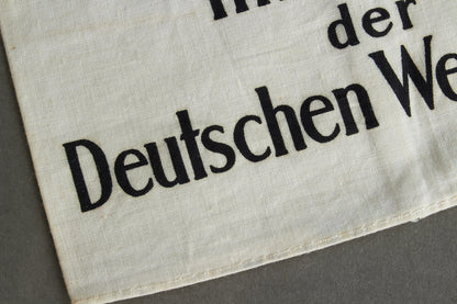 Wehrmacht "Im Dienst der Deutschen Wehrmacht" Armband. Original.