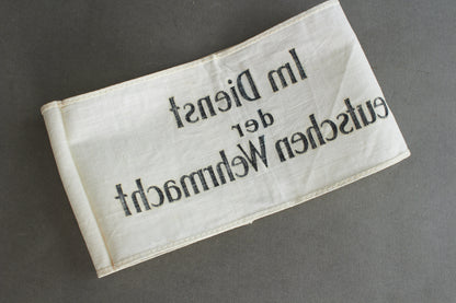 Wehrmacht "Im Dienst der Deutschen Wehrmacht" Armband. Original.