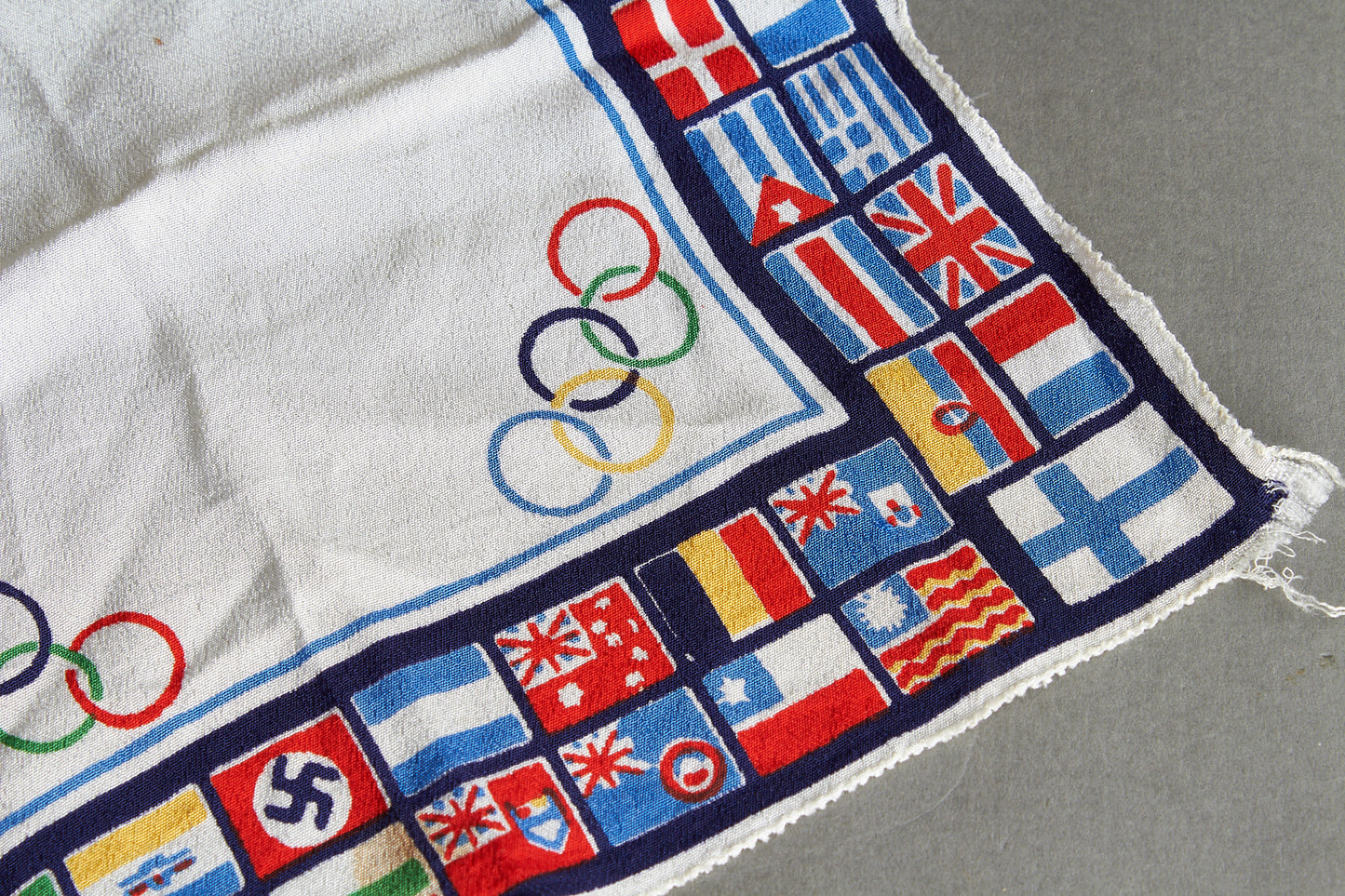 "Olympischen Spiele 1936 Berlin" Colorful remembrance Silk Scarf. Original.