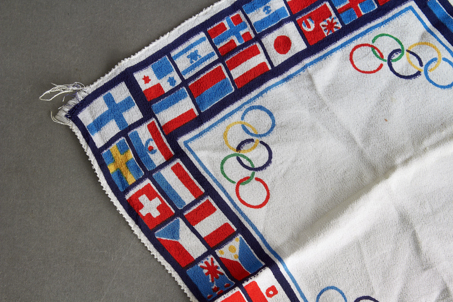"Olympischen Spiele 1936 Berlin" Colorful remembrance Silk Scarf. Original.