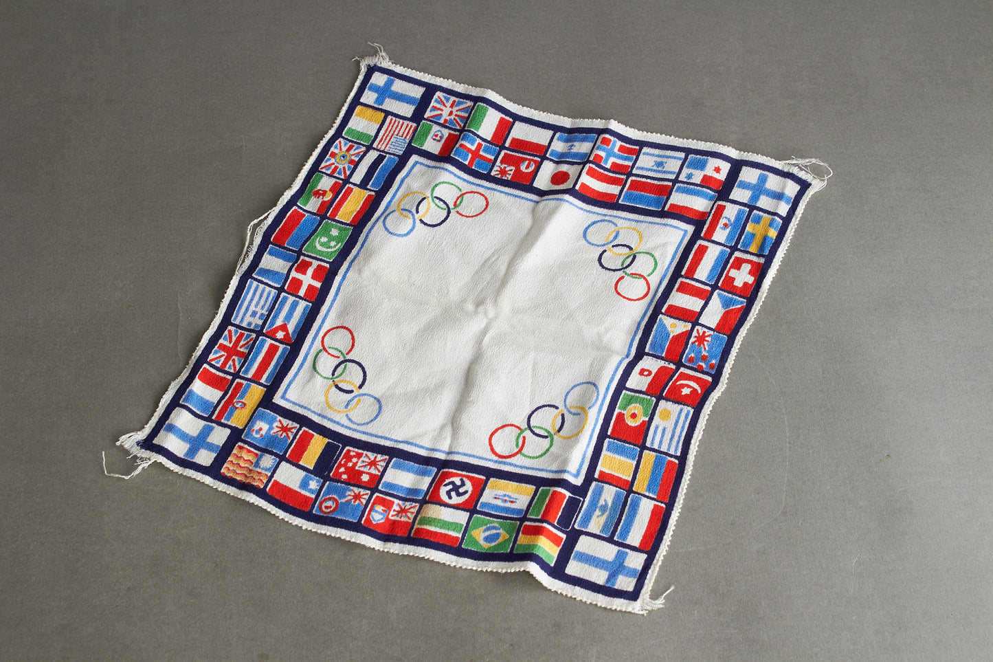 "Olympischen Spiele 1936 Berlin" Colorful remembrance Silk Scarf. Original.