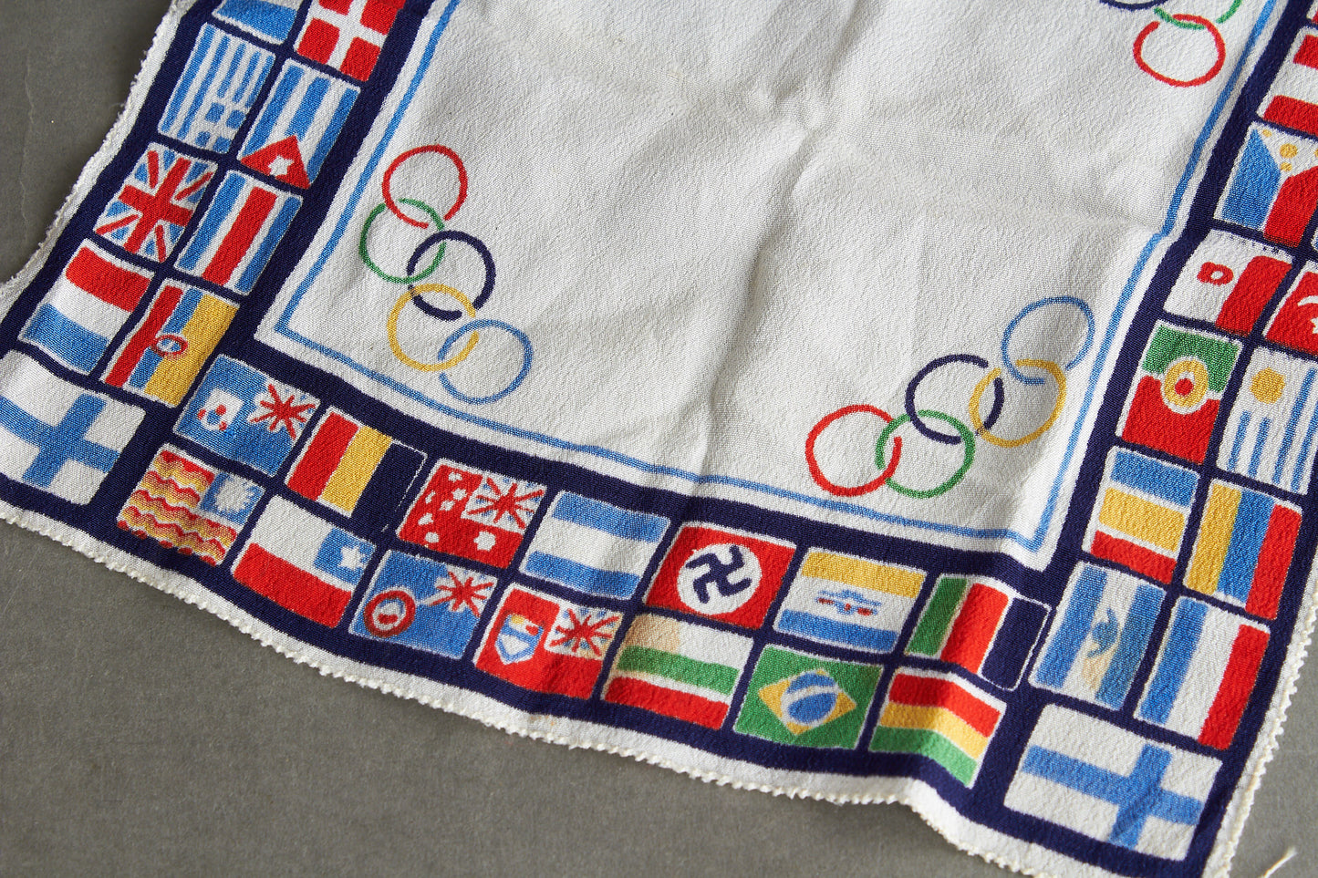 "Olympischen Spiele 1936 Berlin" Colorful remembrance Silk Scarf. Original.