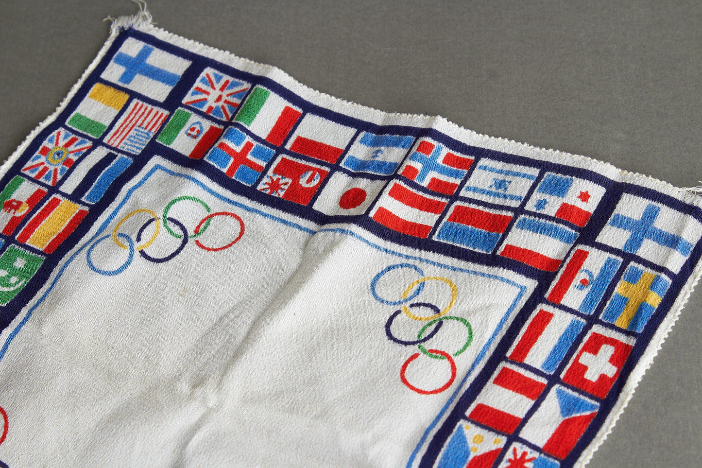 "Olympischen Spiele 1936 Berlin" Colorful remembrance Silk Scarf. Original.