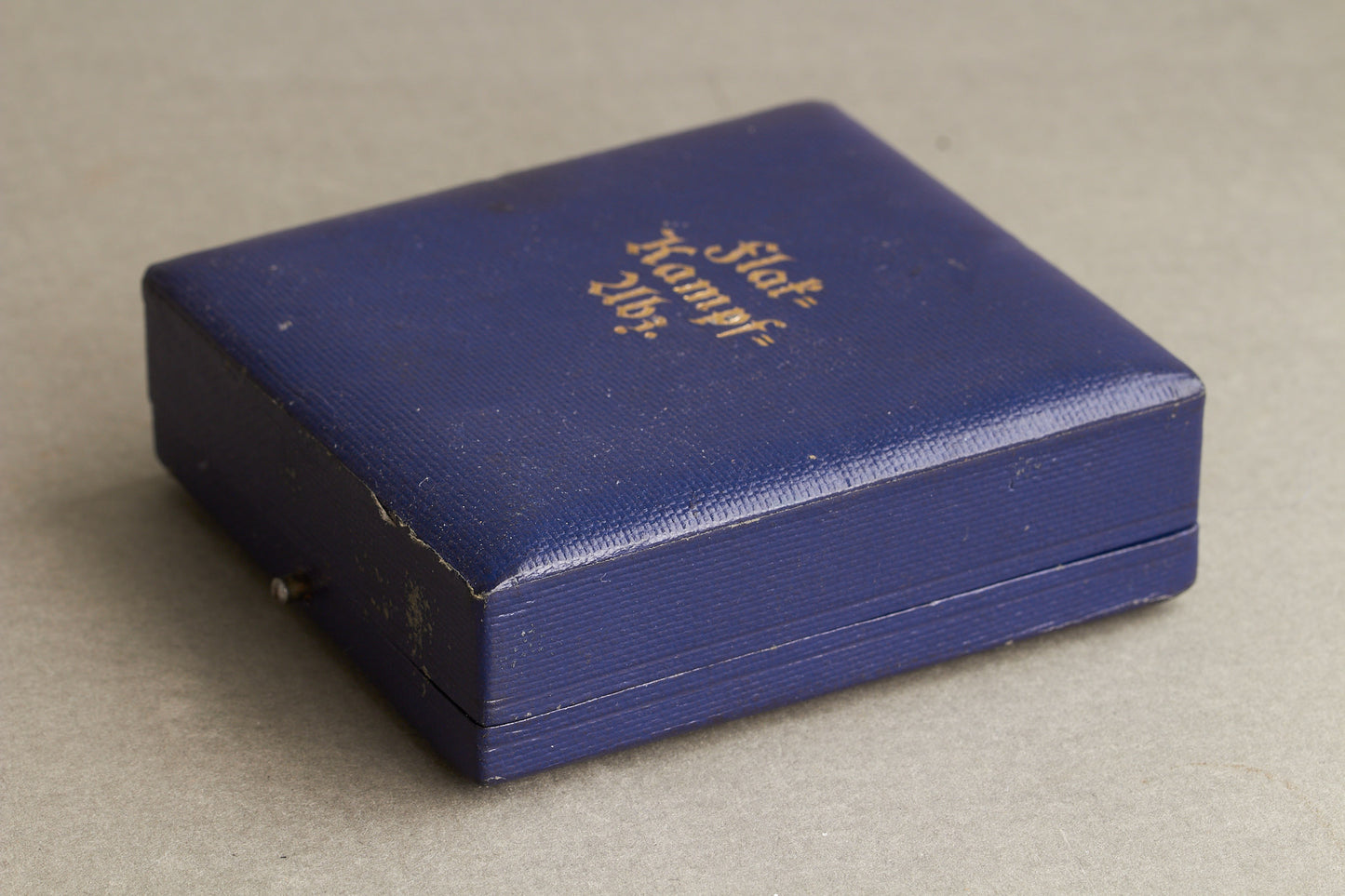 Luftwaffe "Flakkampfabzeichen" Award Box. Original.