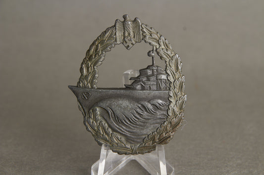Kriegsmarine "Zerstörer-Kriegsabzeichen". Maker marked "S.H.u.Co". Original.
