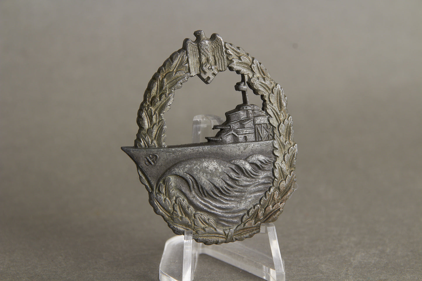 Kriegsmarine "Zerstörer-Kriegsabzeichen". Maker marked "S.H.u.Co". Original.