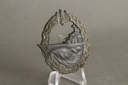 Kriegsmarine "Zerstörer-Kriegsabzeichen". Maker marked "S.H.u.Co". Original.