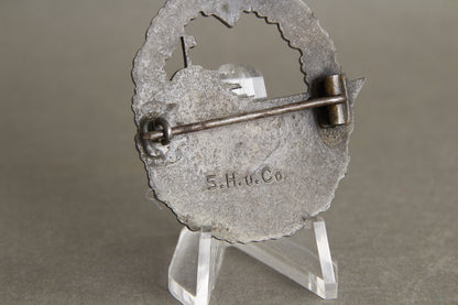 Kriegsmarine "Zerstörer-Kriegsabzeichen". Maker marked "S.H.u.Co". Original.