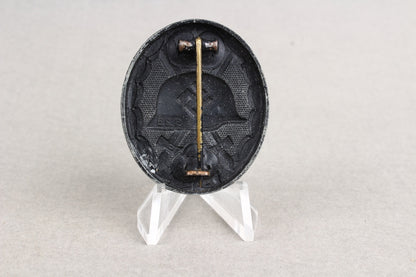 Wound Badge in Black. Maker marked "E.S.R". Original.