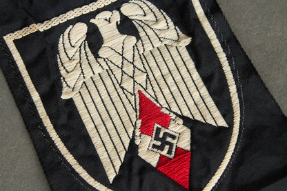 HJ (Hitler Jugend) "Ärmelabzeichen für Gefolgschaftsfahnenträger". Unused. RARE! Original.