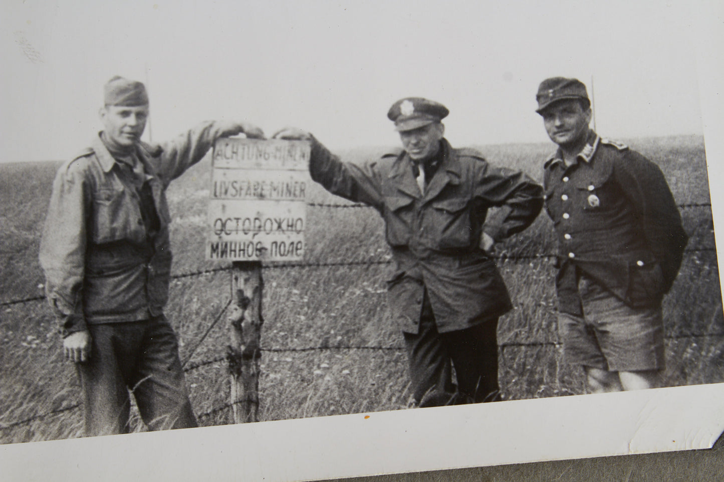 4 interesting pictures from Denmark. 1 with Dönitz, 2 with Rommel and 1 from the liberation. Rare. Original.