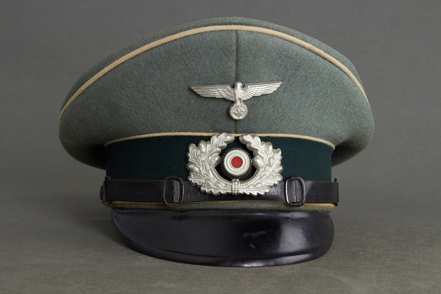 Wehrmacht Infanterie (Mannschaften/Unteroffiziere) Visor Cap. Original.