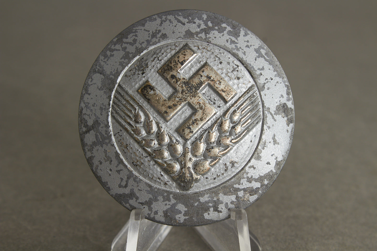 RADwJ (Reichsarbeitsdienst der weiblichen Jugend) "Arbeitsmaid" Brosche. Original.