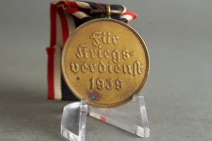 "Kriegsverdienstmedaille". Original.
