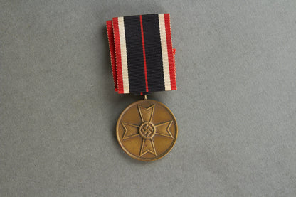 "Kriegsverdienstmedaille". Original.