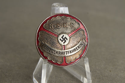 NSKK (Nationalsozialistisches Kraftfahrkorps) "Kriegskraftfahrerin" Brosche. Rare. Original.