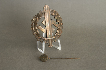 Numbered "SA-Sportabzeichen" in Bronze with miniature. 2. Model (1935-1938). Original.