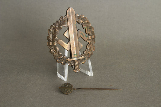 Numbered "SA-Sportabzeichen" in Bronze with miniature. 2. Model (1935-1938). Original.