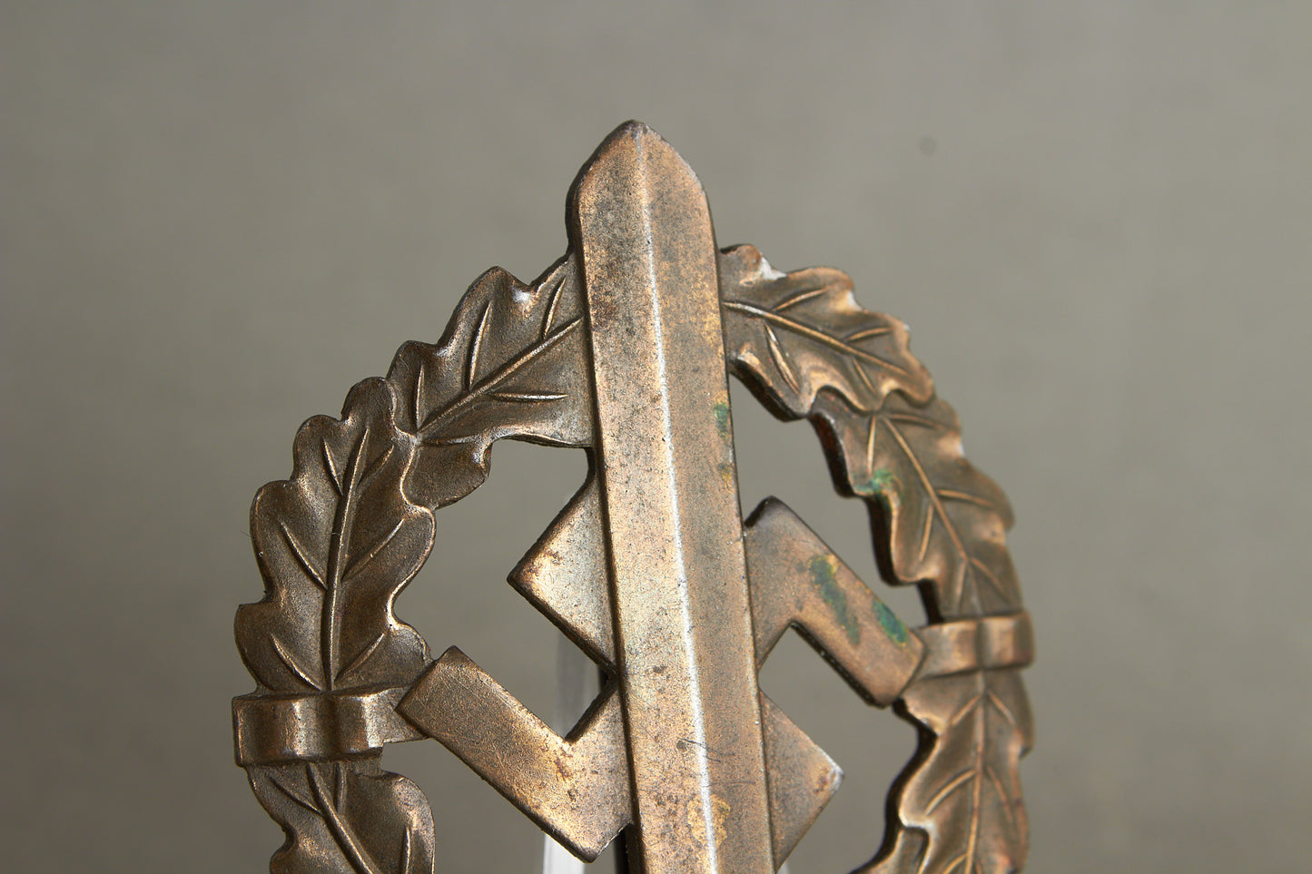 Numbered "SA-Sportabzeichen" in Bronze with miniature. 2. Model (1935-1938). Original.