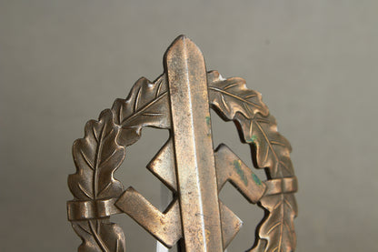 Numbered "SA-Sportabzeichen" in Bronze with miniature. 2. Model (1935-1938). Original.