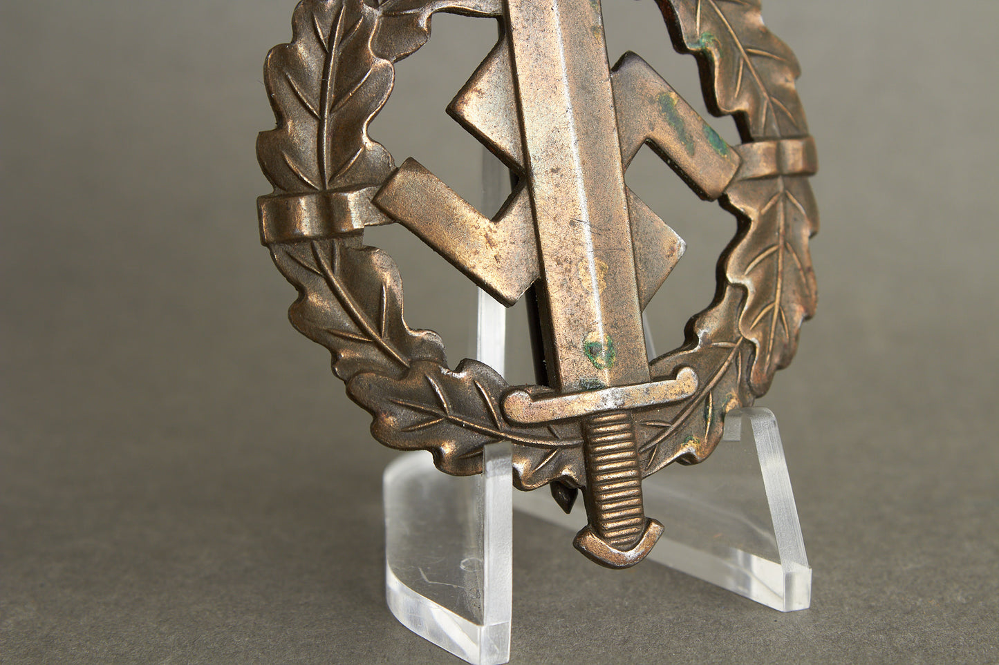 Numbered "SA-Sportabzeichen" in Bronze with miniature. 2. Model (1935-1938). Original.