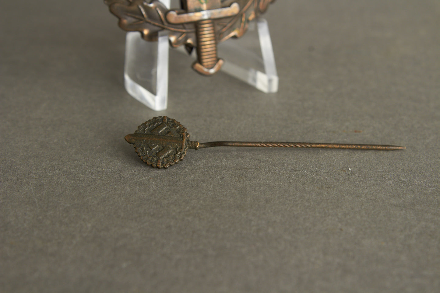 Numbered "SA-Sportabzeichen" in Bronze with miniature. 2. Model (1935-1938). Original.