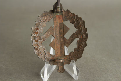 Numbered "SA-Sportabzeichen" in Bronze with miniature. 2. Model (1935-1938). Original.