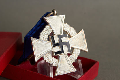 "Treudienst-Ehrenzeichen" 25 Year Service. In box. Original.
