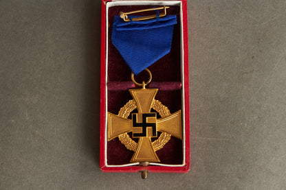 "Treudienst-Ehrenzeichen" 40 Year Service. In box. Original.