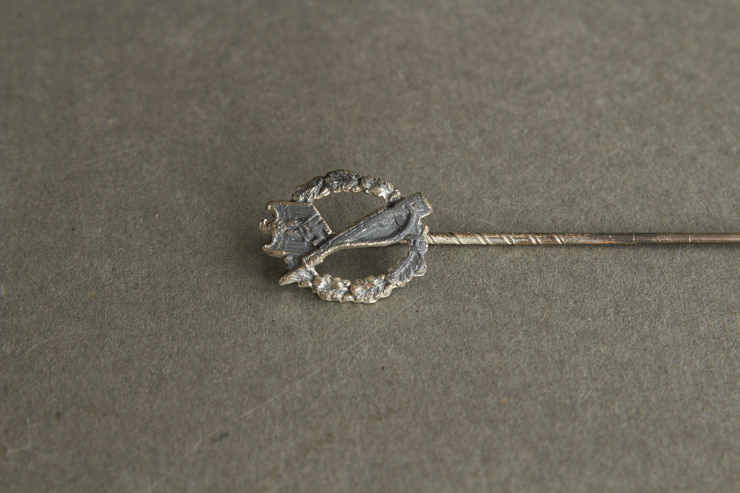 Miniature "Infanterie Sturmabzeichen" in silver. On LDO Paper. Original.