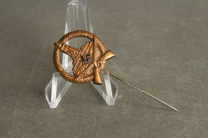 DRK (Deutscher Reichskriegerbund) / Kyffhäuserbund shooting award in Bronze. Original.