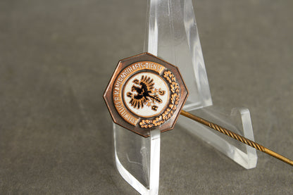 ADAC (Allgemeiner Deutscher Automobil-Club) "Freiwilliger Kameradschaftsdienst" Member pin. Original.