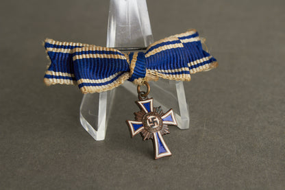 Miniature "Ehrenkreuz der Deutschen Mutter" in Bronze. Original.