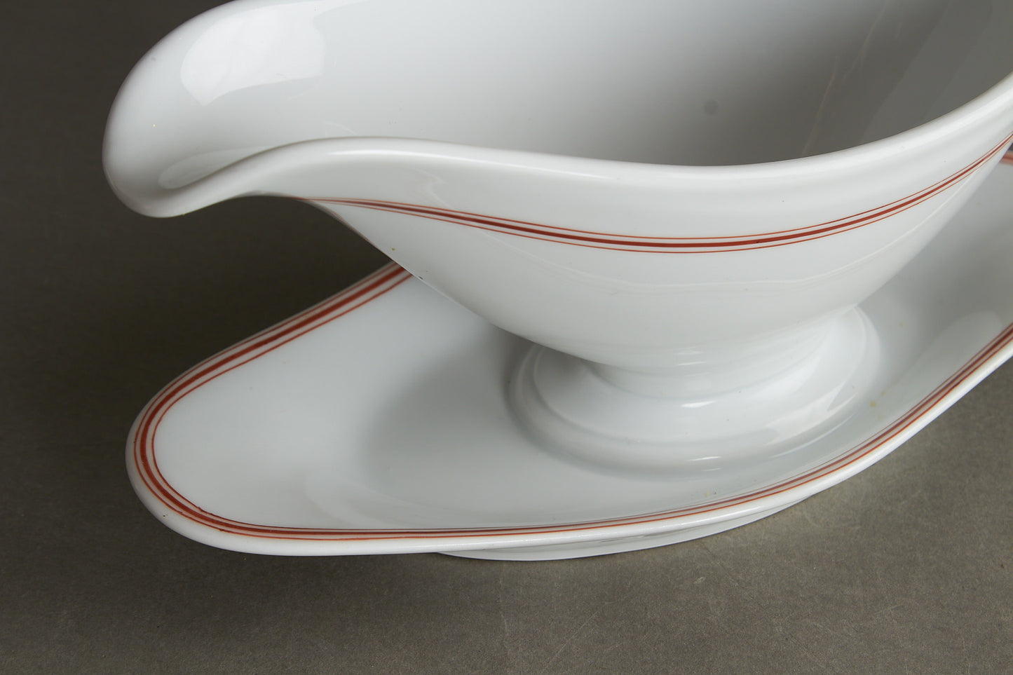 Large Kriegsmarine "Gravy Boat" in white porcelain. Hard to find. Original.
