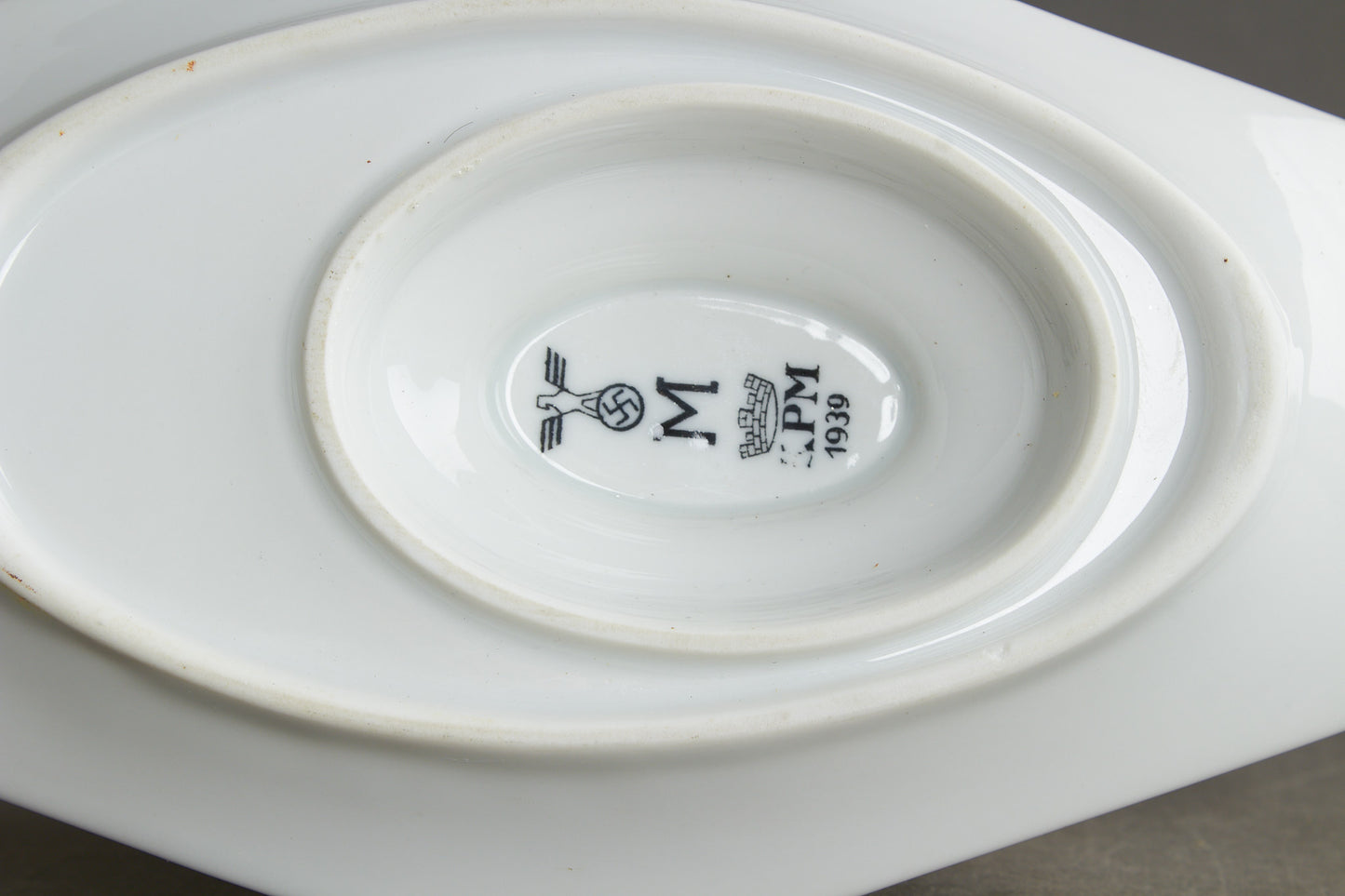 Large Kriegsmarine "Gravy Boat" in white porcelain. Hard to find. Original.