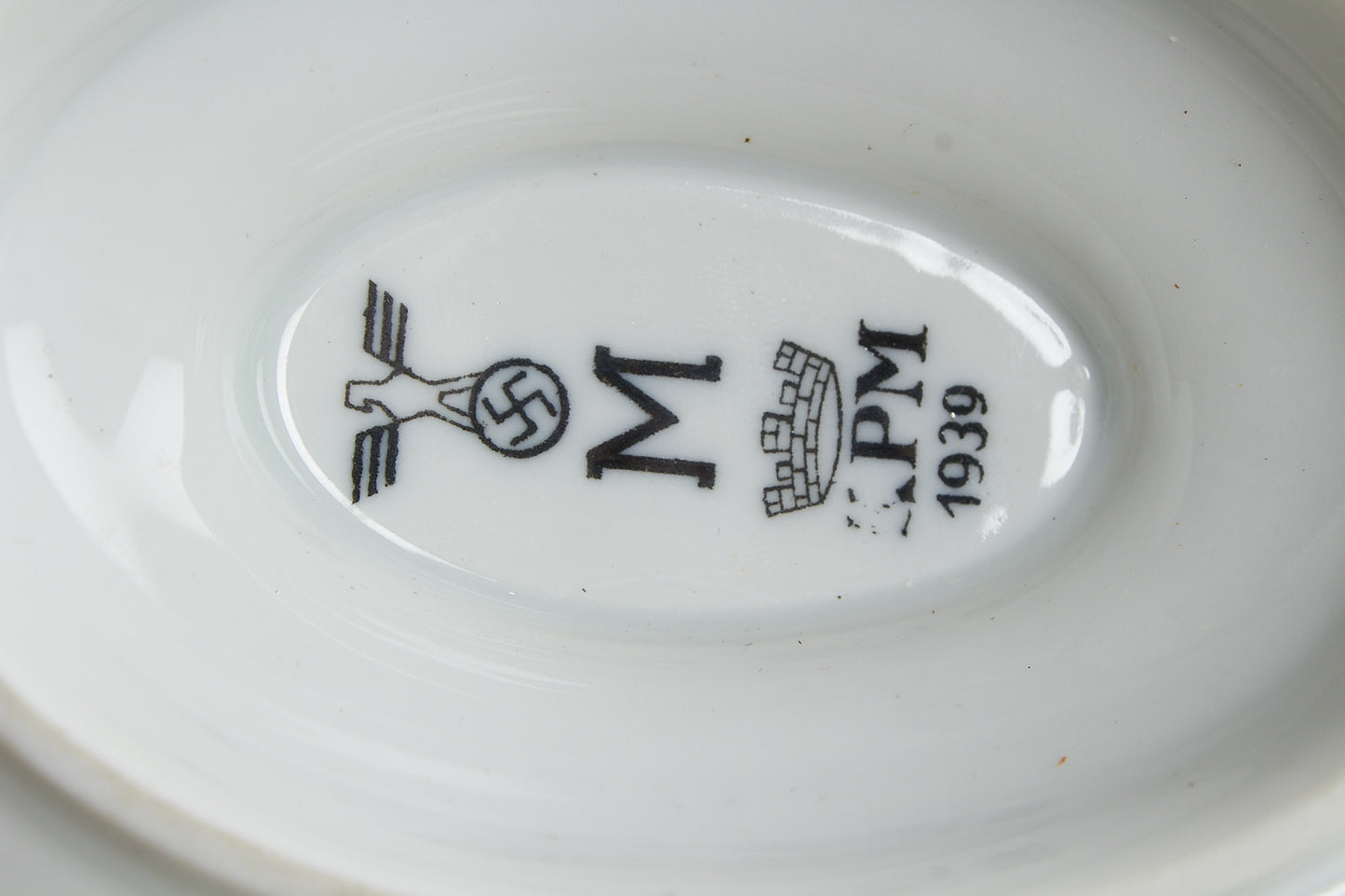 Large Kriegsmarine "Gravy Boat" in white porcelain. Hard to find. Original.