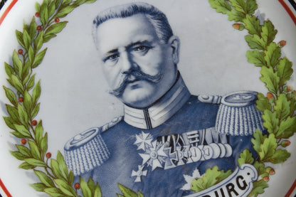 Von Hindenburg "Patriotischer Teller" Commemorative Plate. Bright colors and no damages. Original.