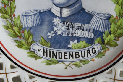 Von Hindenburg "Patriotischer Teller" Commemorative Plate. Bright colors and no damages. Original.