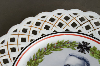Von Hindenburg "Patriotischer Teller" Commemorative Plate. Bright colors and no damages. Original.
