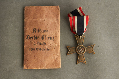 "Kriegsverdienstkreuz 2. Klasse". In envelope. Original.